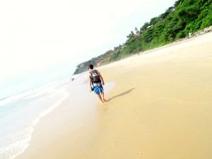 Une photo de plage a varkala en Inde