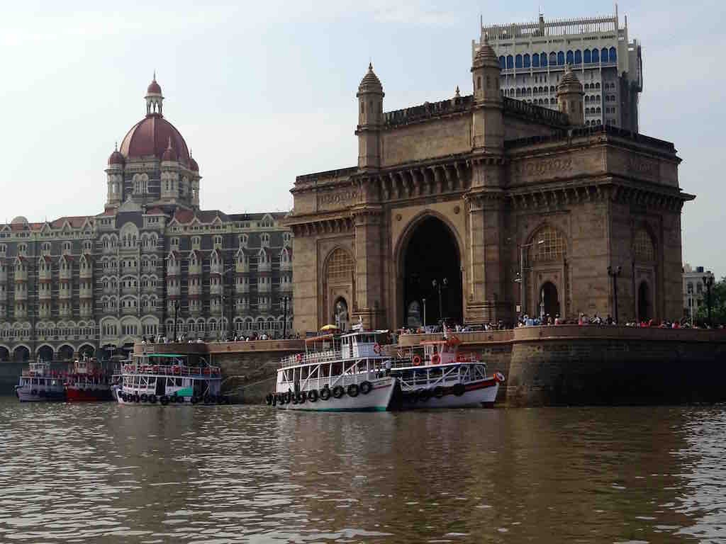 Le Gateway of India et le taj Mahal Hotel à Mumbai en Inde