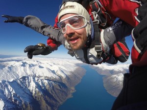 Un saut en parachute a queenstown en nouvelle zelande lors dun voyage